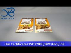 초콜릿 칩 쿠키를 위해 서있는 가방