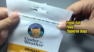 고양이 사료용 지퍼가 달린 노란색 플라스틱 포장 봉투