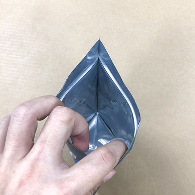 쉽게 열 수 있습니다. 붓고 다시 닫습니다. 여러 가지 용도로 신선함을 유지합니다.